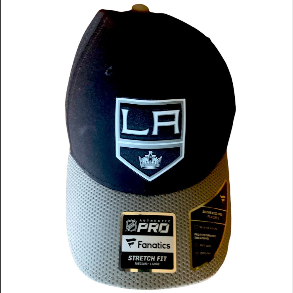 New Authentic Los Angelas Kings NHL cap by Fanatics. Size flex medium/large.